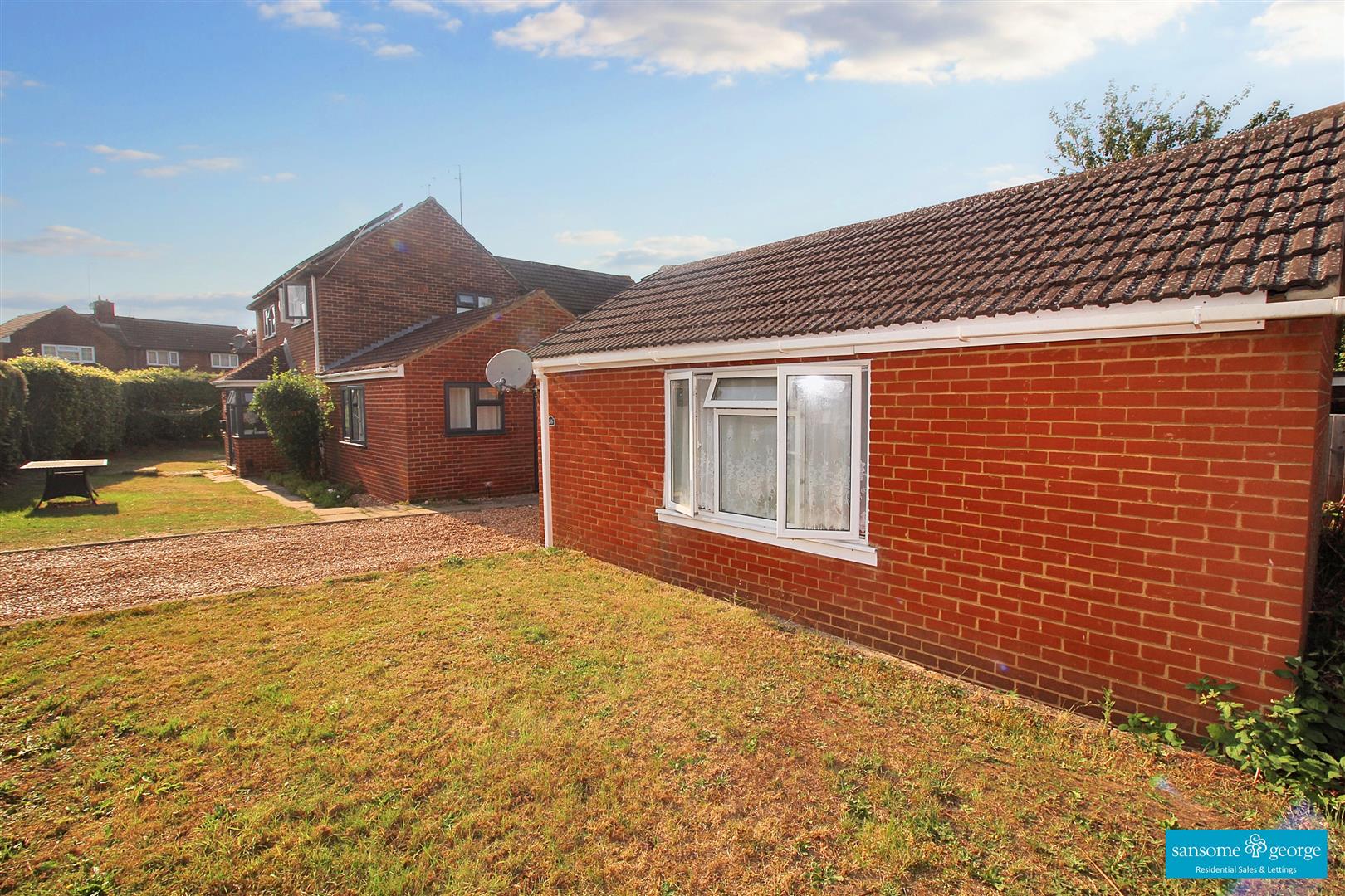 3 bed property in Canterbury Road, Reading